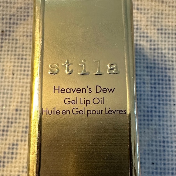 Stila Heaven's Dew Gel Lip Oil in color Kitten Komet. - Picture 3 of 7